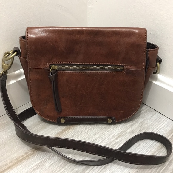 Tignanello Handbags - Tignanello brown leather saddle bag